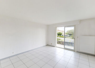 appartement vue sur lac chiberta golfstone immobilier agence immobiliere concept biarritz salon balcon